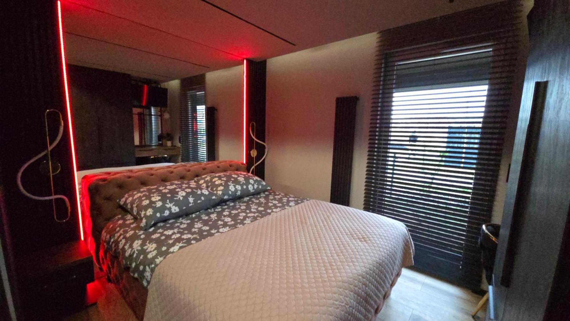Apartament Dark Prestige New ! - Dostep 24H, Projektor , Garaz Podziemny , Klimatyzacja , Duzy Taras Kielce Exterior foto